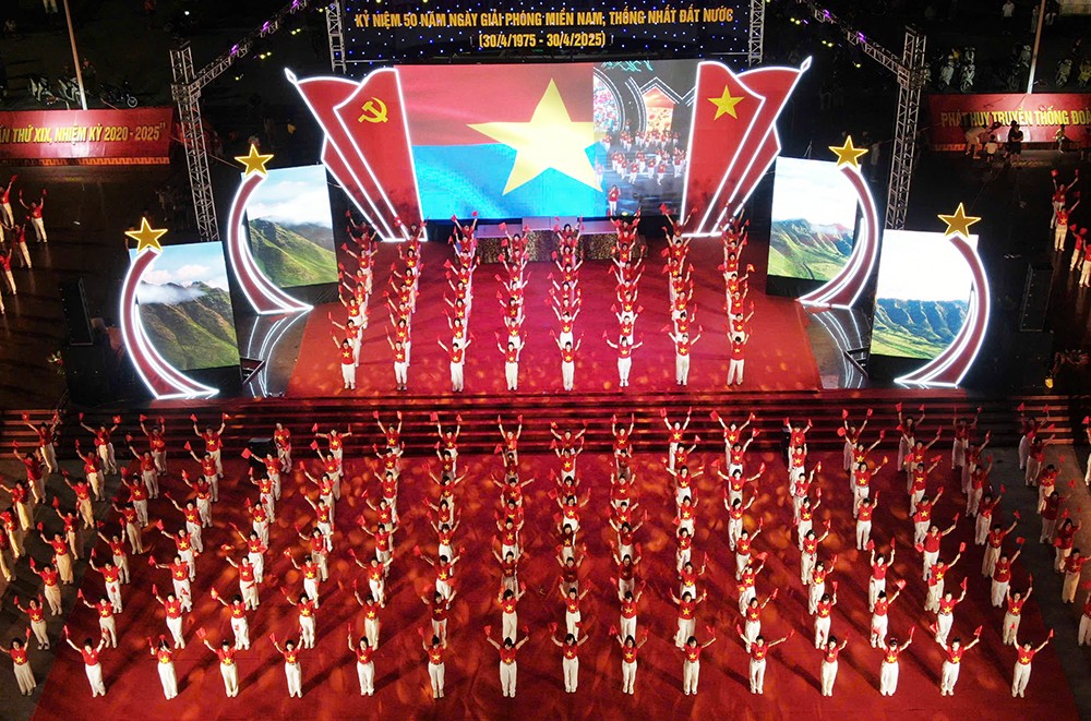 Ấn tượng Chương trình nghệ thuật đặc biệt “Yên Bái - Bản hùng ca hoà cùng non sông thống nhất”