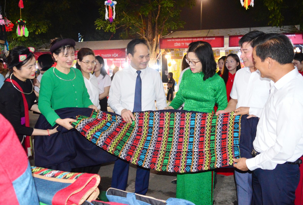 Tuyên Quang: Khai mạc Chương trình trưng bày, giới thiệu sản phẩm du lịch, làng nghề năm 2025
