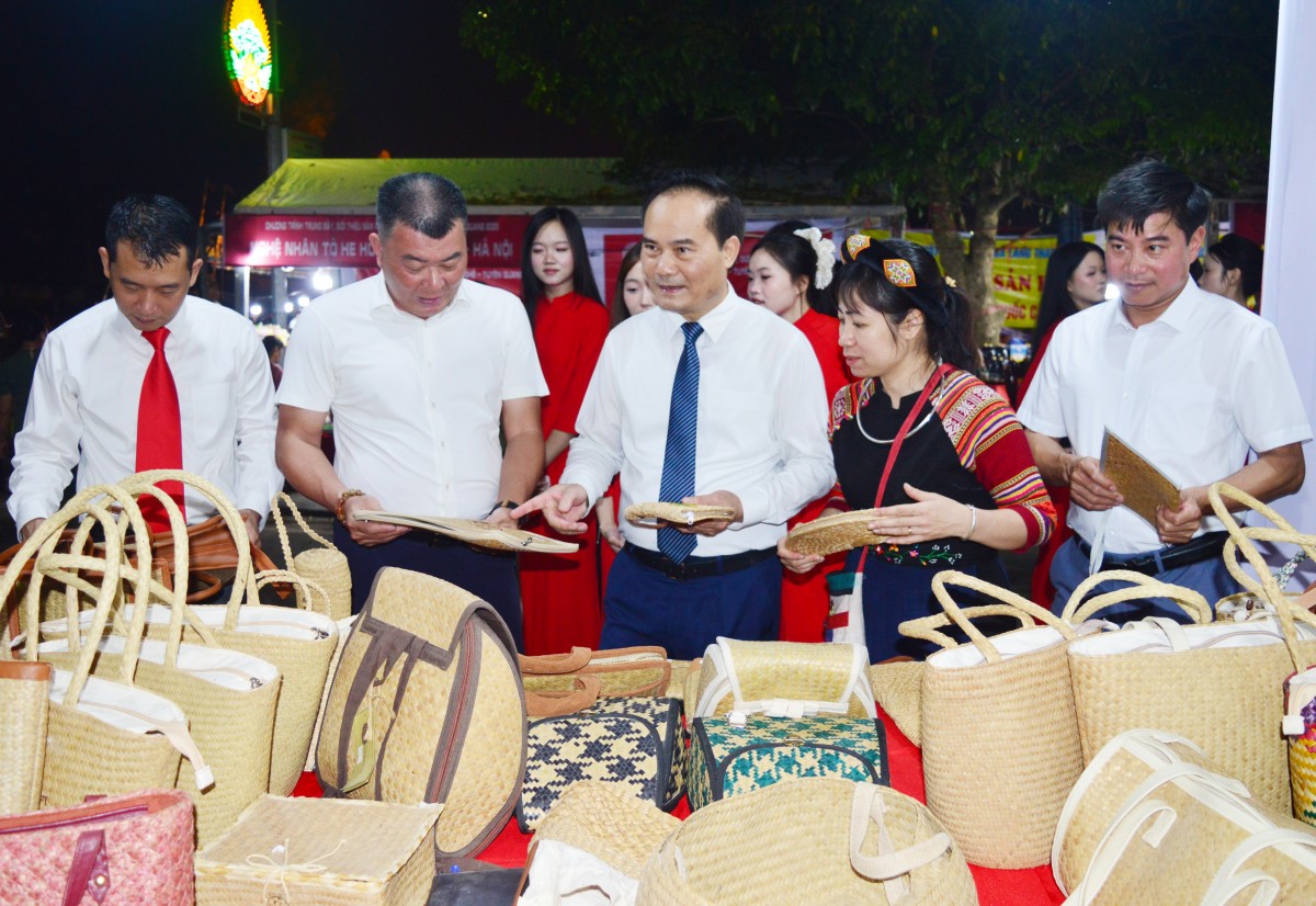 Tuyên Quang: Khai mạc Chương trình trưng bày, giới thiệu sản phẩm du lịch, làng nghề năm 2025