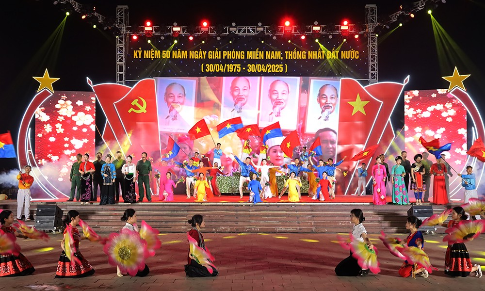 Ấn tượng Chương trình nghệ thuật đặc biệt “Yên Bái - Bản hùng ca hoà cùng non sông thống nhất”