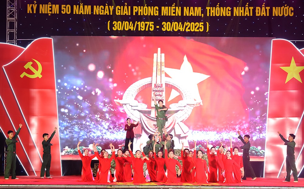 Ấn tượng Chương trình nghệ thuật đặc biệt “Yên Bái - Bản hùng ca hoà cùng non sông thống nhất”