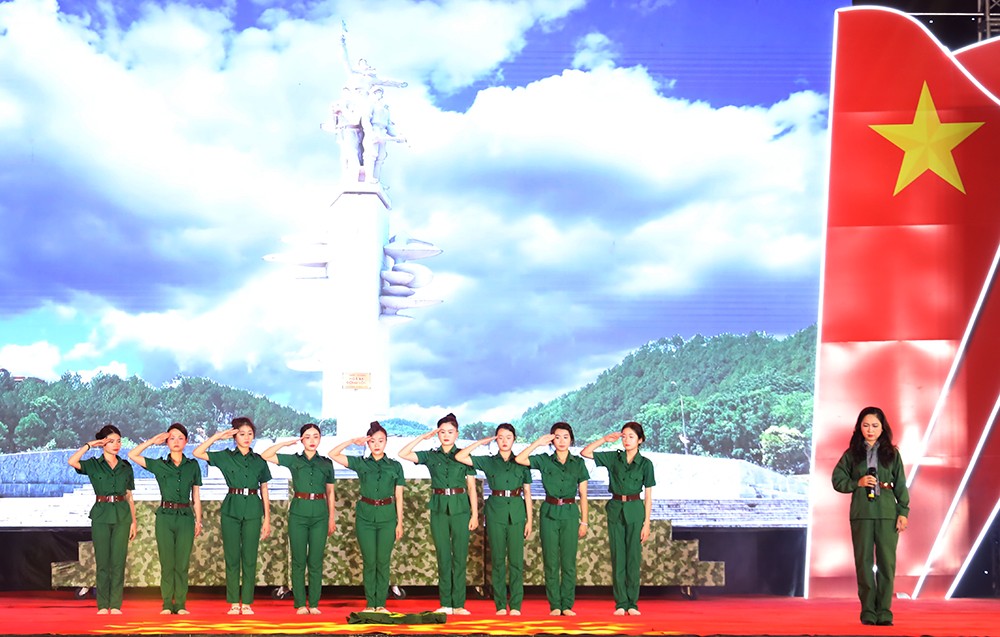 Ấn tượng Chương trình nghệ thuật đặc biệt “Yên Bái - Bản hùng ca hoà cùng non sông thống nhất”