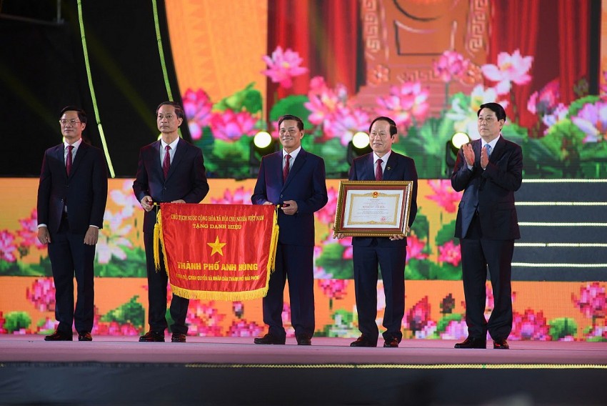 Lễ hội Hoa Phượng Đỏ 2025: Hải Phòng đón nhận danh hiệu “Thành phố Anh hùng”