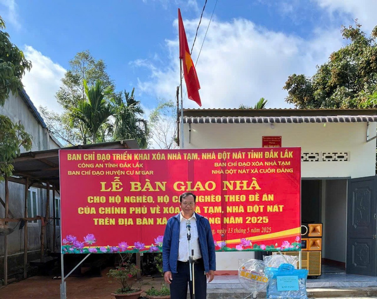 Đắk Lắk: Bàn giao nhà cho hộ nghèo, cận nghèo xã Cuôr Đăng
