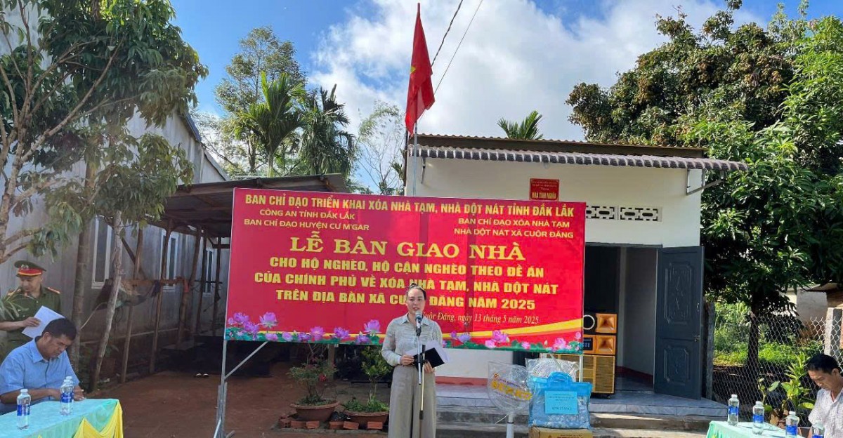 Đắk Lắk: Bàn giao nhà cho hộ nghèo, cận nghèo xã Cuôr Đăng