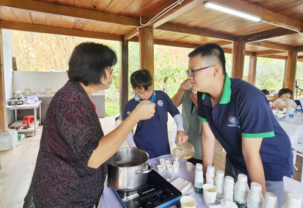 Trải nghiệm tại Mục Đồng farm: Giúp học sinh trường Genesis hiểu rõ giá trị của nông nghiệp hữu cơ với cuộc sống