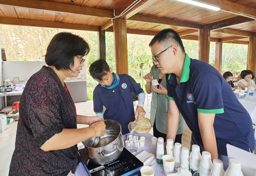 Trải nghiệm tại Mục Đồng farm: Giúp học sinh trường Genesis hiểu rõ giá trị của nông nghiệp hữu cơ với cuộc sống