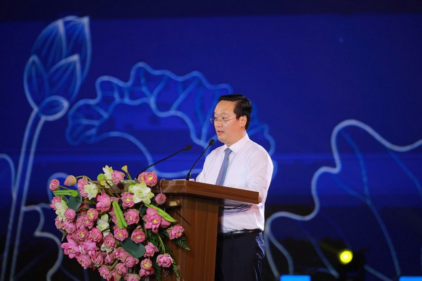 Lễ hội Làng Sen và khánh thành Tượng đài “Bác Hồ về thăm quê”