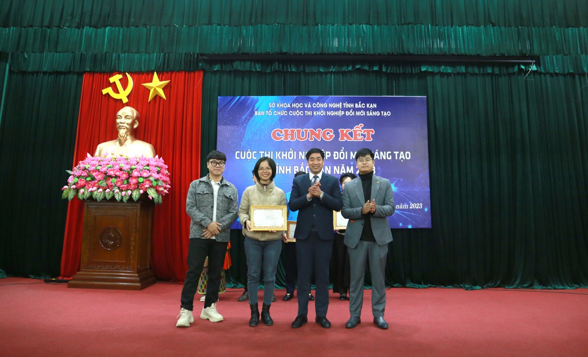 “Tinh chất quý” từ củ nghệ nếp vàng của vùng núi cao Bắc Kạn
