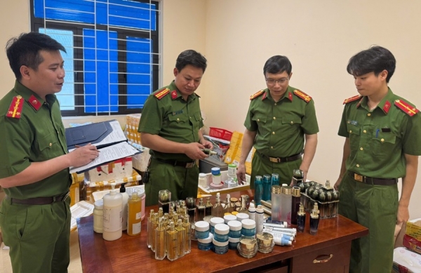 Khởi tố đối tượng sản xuất mỹ phẩm giả số lượng lớn
