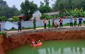 Bắc Kạn: Nỗ lực tìm kiếm người rơi xuống hố sụt lún, mất tích