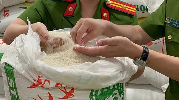 Hà Nội: Vạch trần thủ đoạn đường dây sản xuất buôn hàng chục tấn gạo 