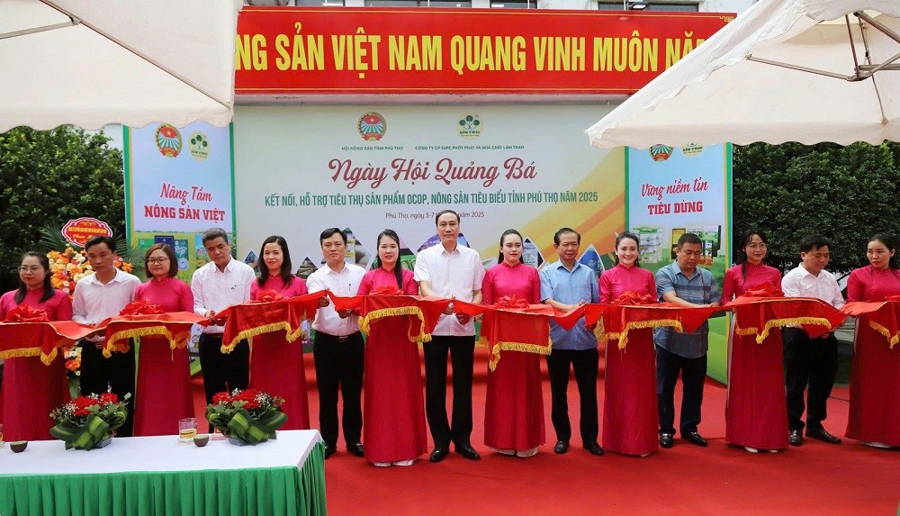 Supe Lâm Thao chung tay hỗ trợ tiêu thụ sản phẩm OCOP và nông sản tiêu biểu Phú Thọ