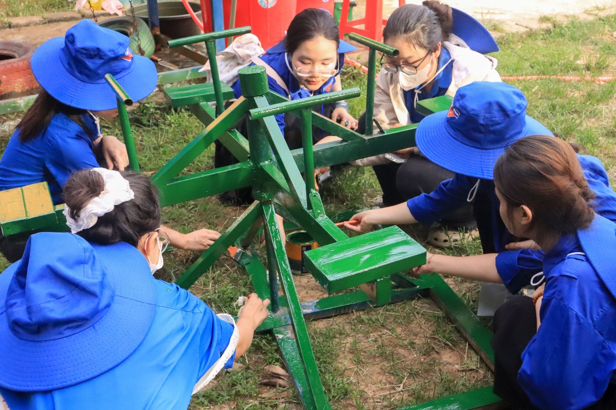“Nắng lên - Tình về”: Mang hơi ấm thiện nguyện cùng sức trẻ đến với vùng xa