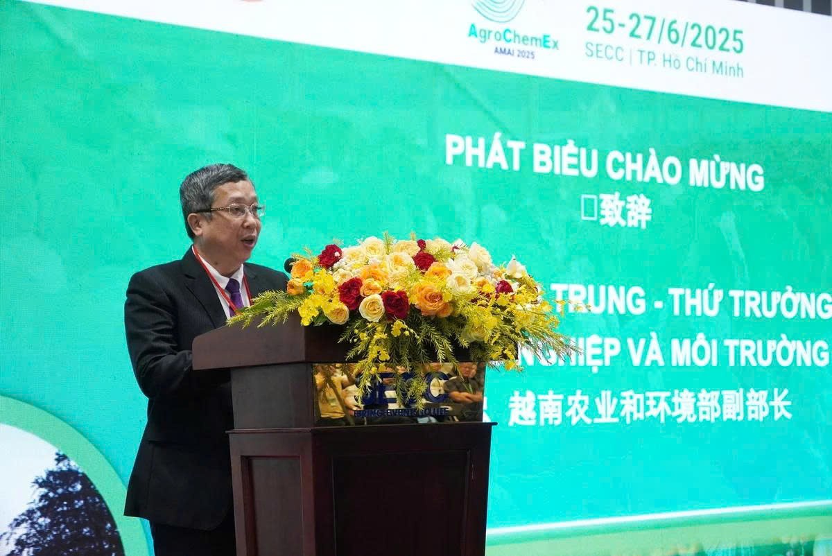 hứ trưởng Bộ Nông nghiệp và Môi trường Hoàng Trung.