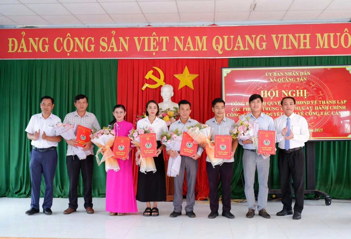 Lâm Đồng: Xã Quảng Tân công bố các quyết định về cán bộ