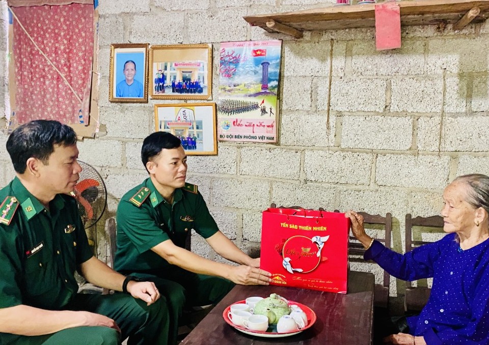 Sao xanh toả sáng biên cương xanh - Kỳ 2: Biên cương toả sáng tình quân dân