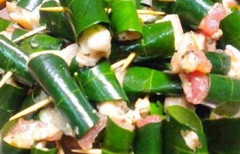 Chả cuốn lá bưởi: Hương vị độc đáo từ thiên nhiên Hòa Bình