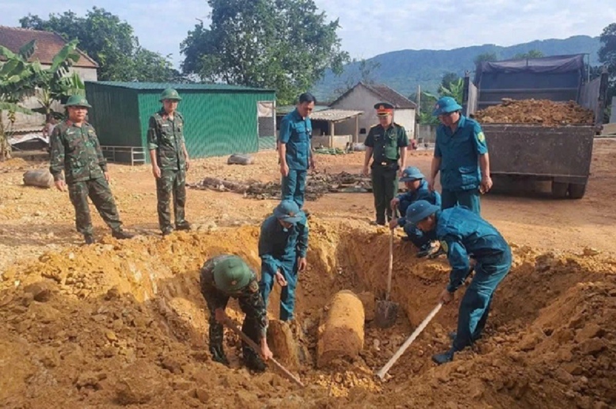 Cải tạo vườn trồng cây, tá hóa phát hiện quả bom 350kg còn nguyên kíp nổ