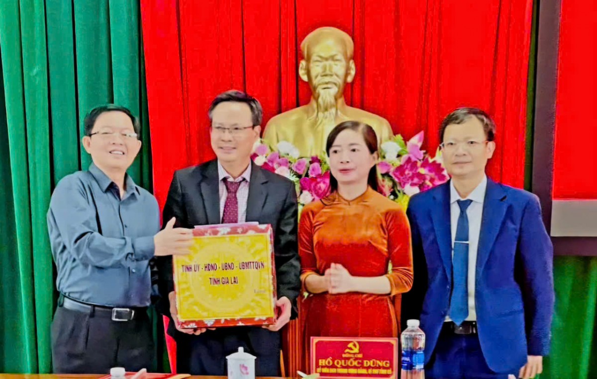 Gia Lai: Bí thư Tỉnh ủy Hồ Quốc Dũng thăm, làm việc tại xã Ia Grai