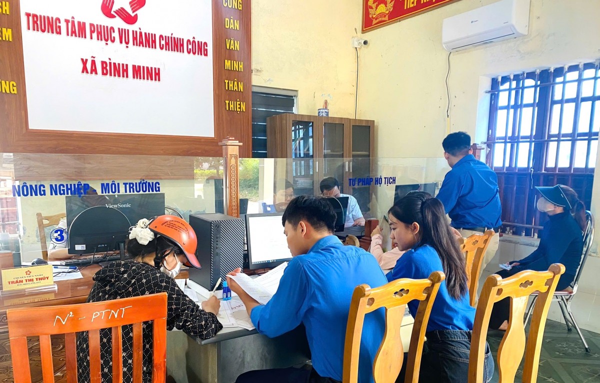 Nghệ An phân bổ hơn 140 tỷ đồng cho các xã, phường mới để mua sắm trang thiết bị, phục vụ chuyển đổi số