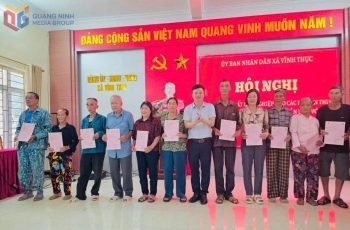 Quảng Ninh: Trao 95 giấy chứng nhận quyền sử dụng đất lâm nghiệp cho các hộ dân