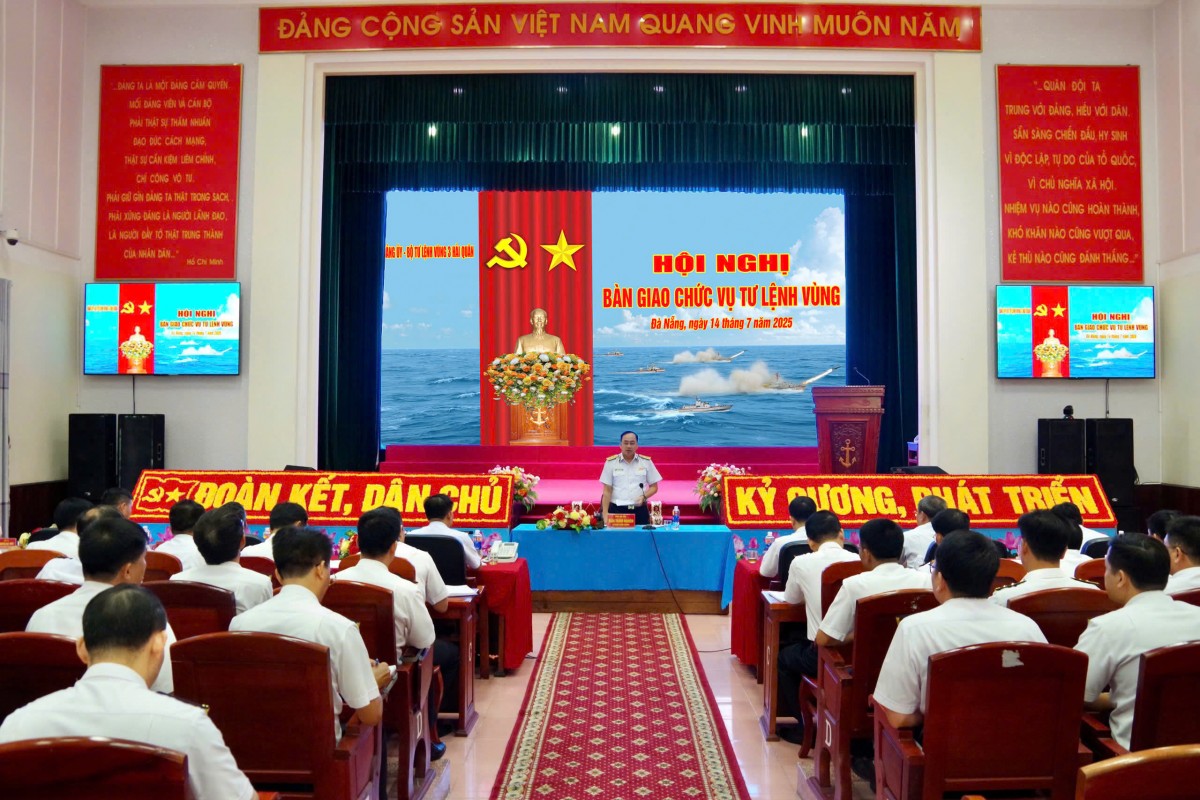 Đà Nẵng: Hội nghị bàn giao chức vụ Tư lệnh Vùng 3 Hải quân