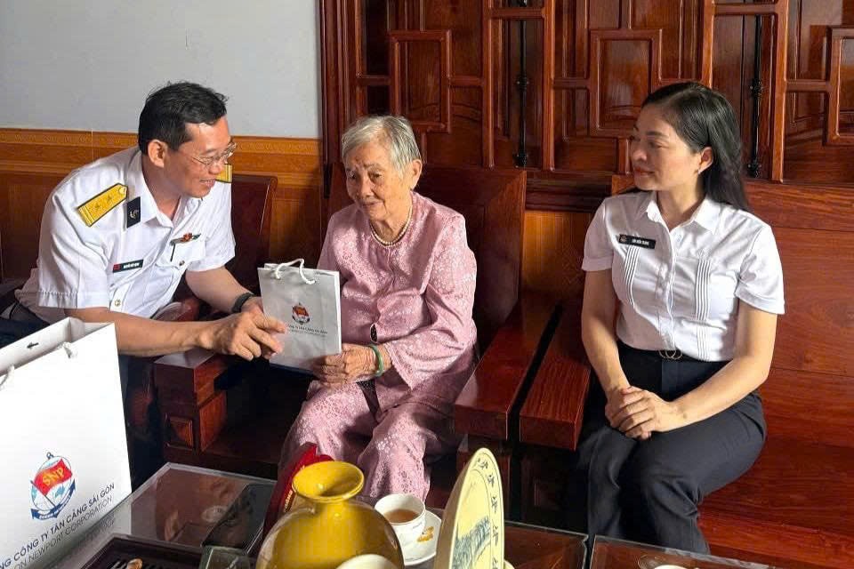 Lâm Đồng: Khởi công xây dựng 2 căn nhà tình nghĩa, tặng quà mẹ Việt Nam anh hùng