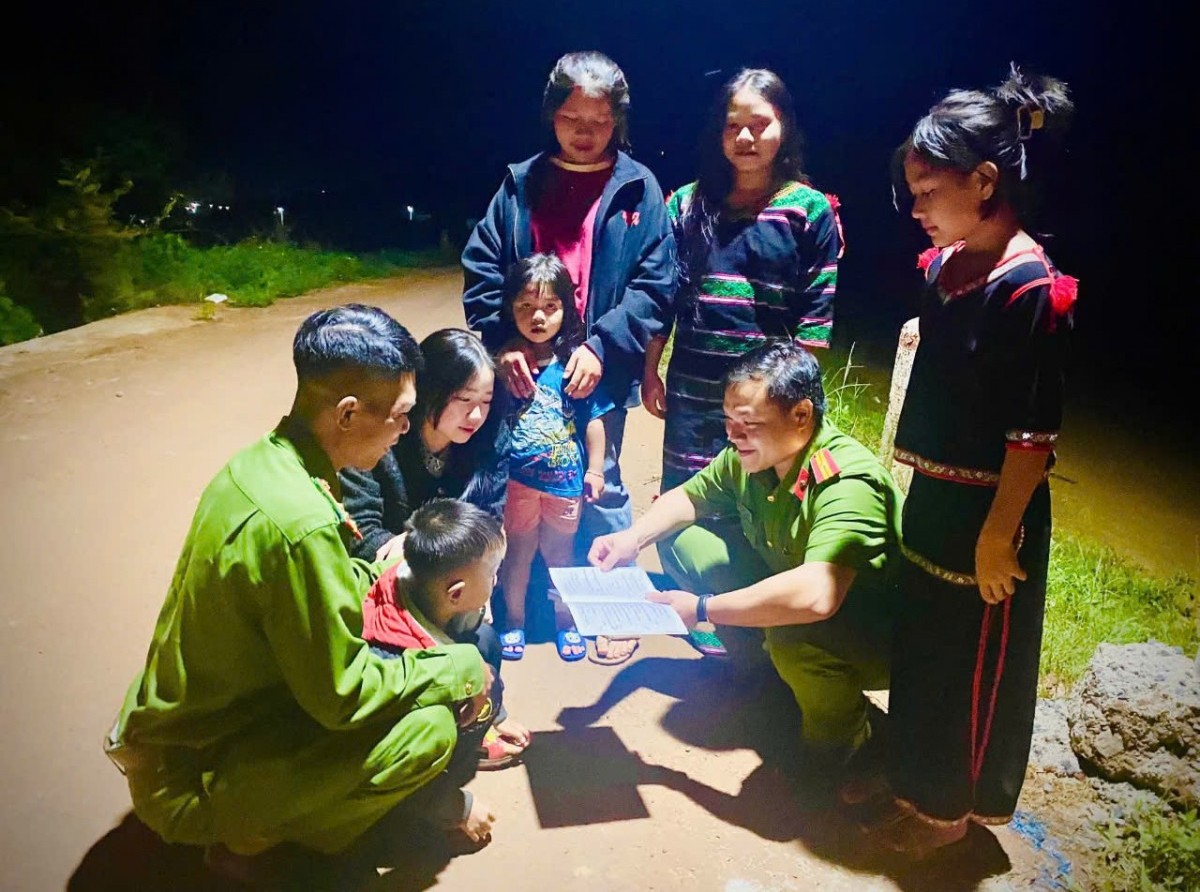 Lâm Đồng: Công trình “Thắp sáng vùng biên” chào mừng kỷ niệm Đại hội Đảng các cấp