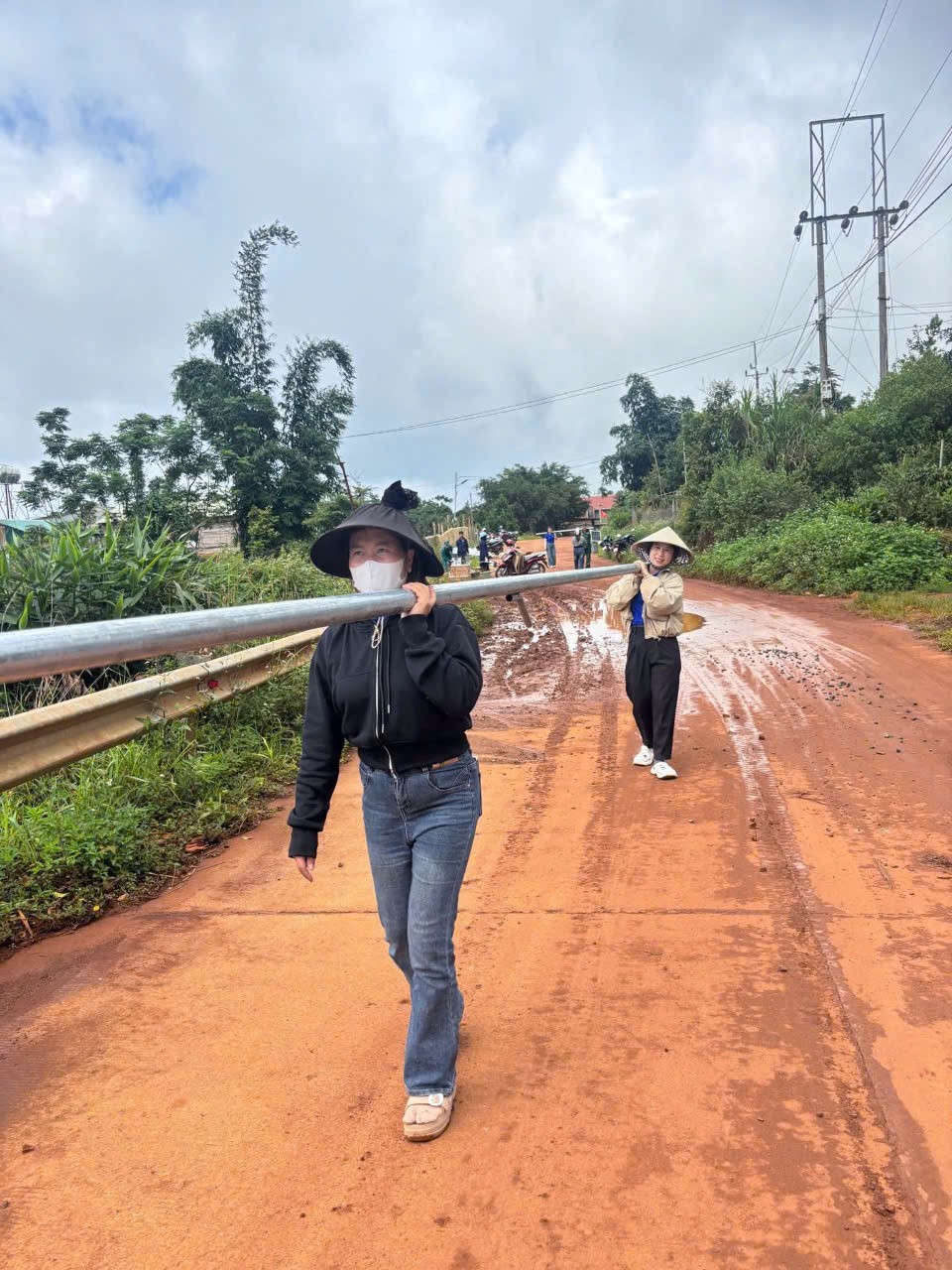 Lâm Đồng: Công trình “Thắp sáng vùng biên” chào mừng kỷ niệm Đại hội Đảng các cấp