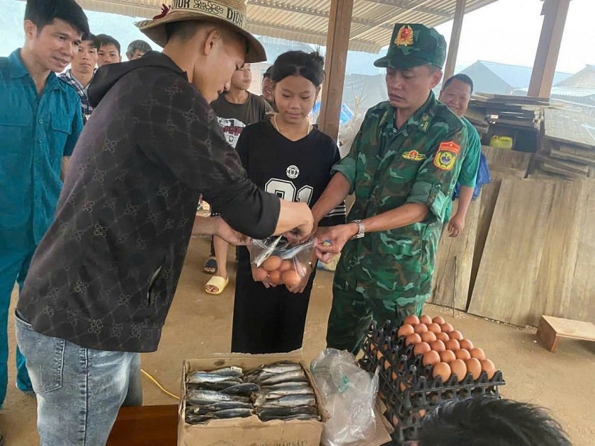 Thanh Hóa: Tiếp tục di dời dân khỏi nơi sạt lở, nhiều tuyến đường bị ngập