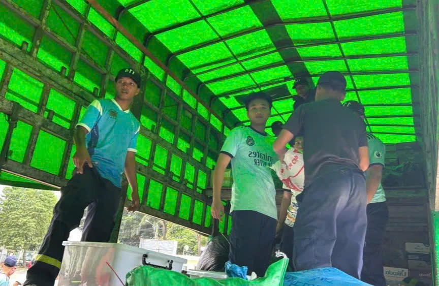 Đắk Lắk : Người dân quyên góp nhu yếu phẩm hỗ trợ đồng bào Nghệ An bị ảnh hưởng bão lũ