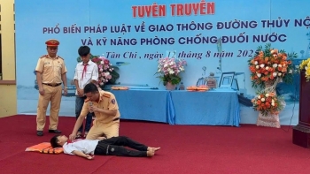 Thủy đoàn I: Tiếp tục chuỗi hoạt động tuyên truyền “Văn hóa giao thông với bình yên sông nước”