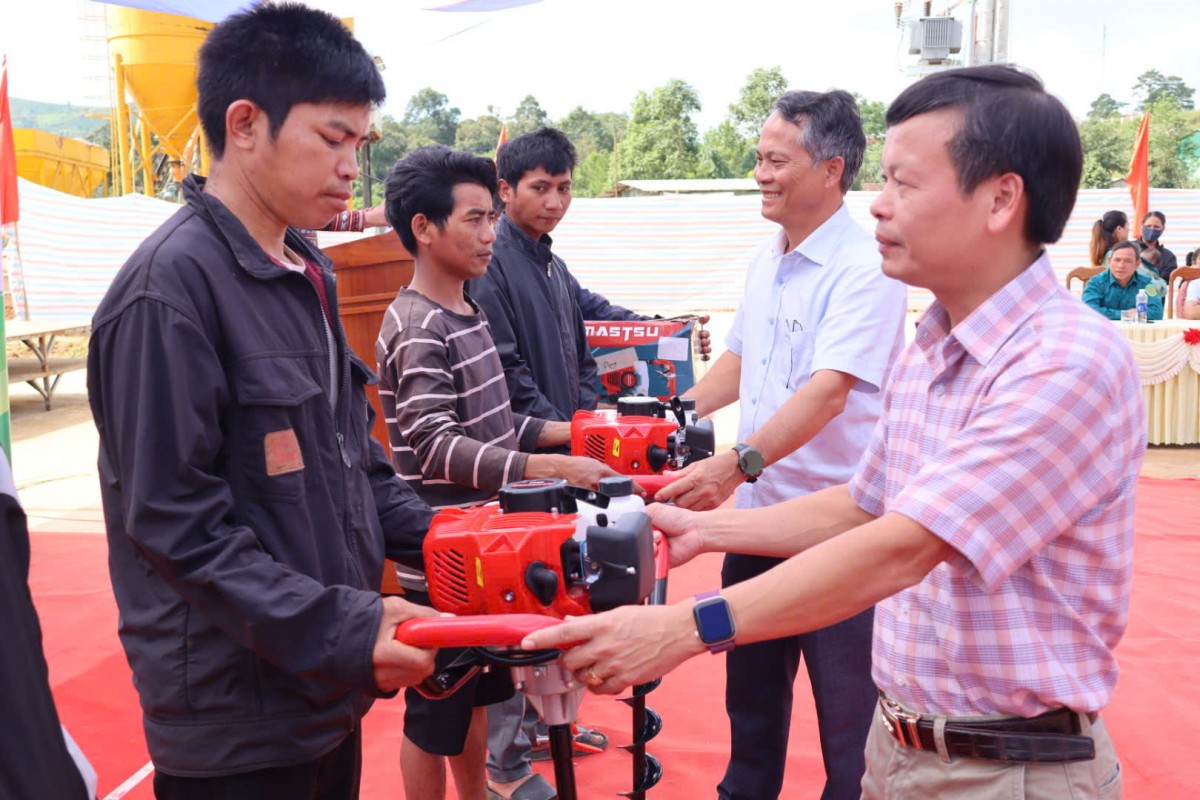 Độc đáo phiên chợ 0 đồng trở thành nhịp cầu văn hóa - kinh tế - cộng đồng