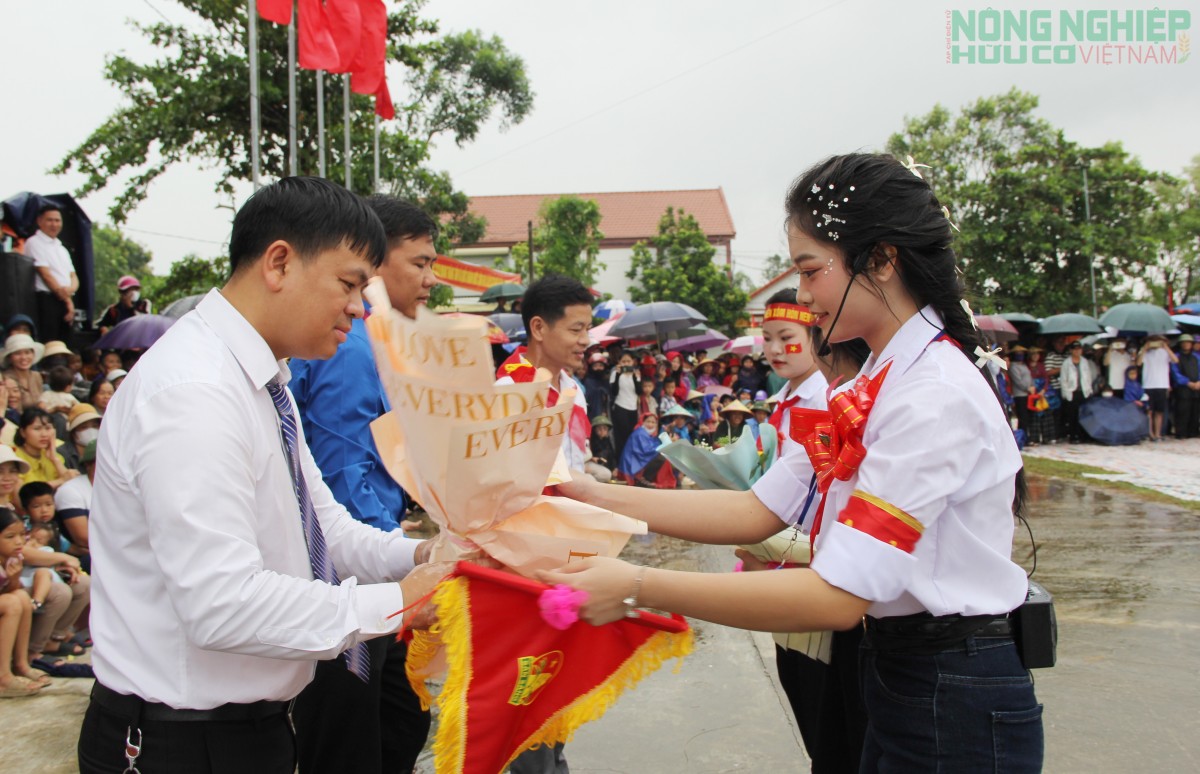 Rộn ràng ngày hội thiếu nhi, mừng Tết độc lập trên quê hương Bác