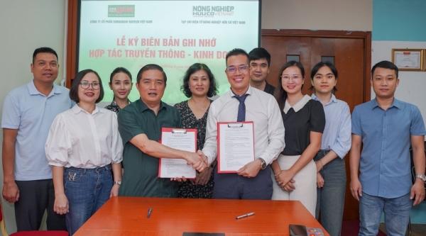 Lễ ký hợp tác giữa Tạp chí Hữu cơ Việt Nam với Công ty Cổ phần Sumagrow Biotech Việt Nam