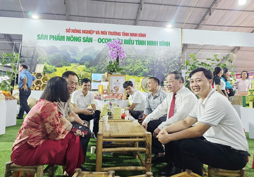 Khai mạc Hội chợ Công thương vùng đồng bằng sông Hồng - Ninh Bình 2025