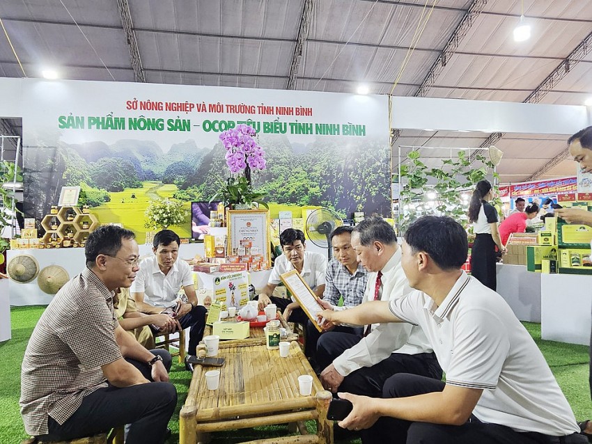 Khai mạc Hội chợ Công thương vùng đồng bằng sông Hồng - Ninh Bình 2025
