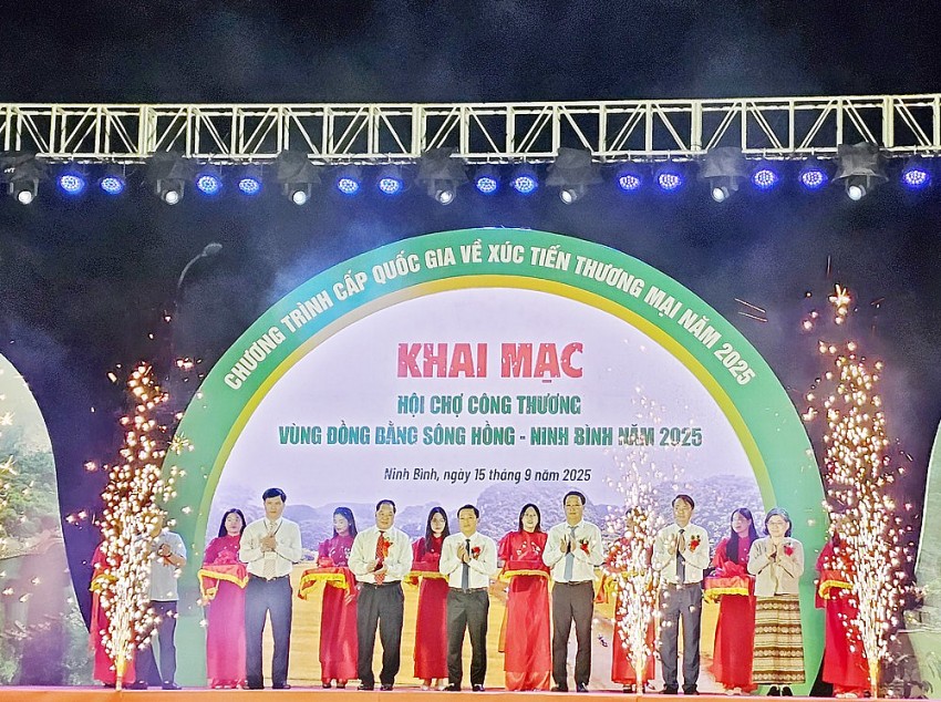 Khai mạc Hội chợ Công thương vùng đồng bằng sông Hồng - Ninh Bình 2025