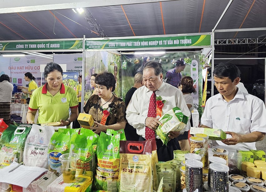 Khai mạc Hội chợ Công thương vùng đồng bằng sông Hồng - Ninh Bình 2025