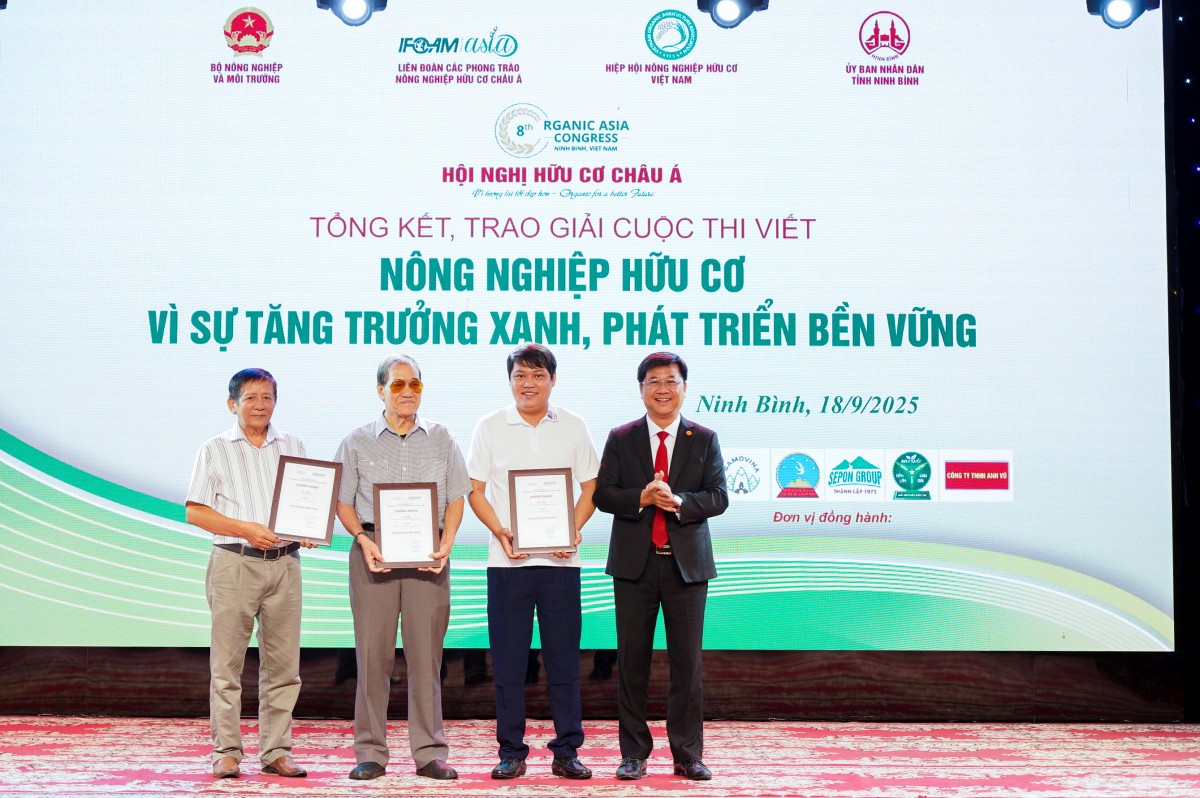 Lễ trao giải cuộc thi viết 