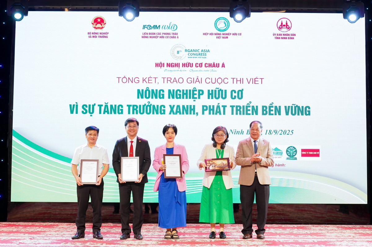 Lễ trao giải cuộc thi viết 