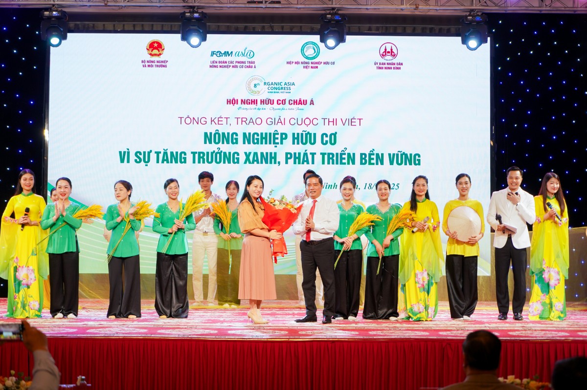 Lễ trao giải cuộc thi viết 