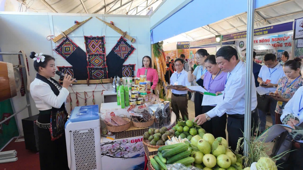 Tỉnh Sơn La vinh dự đón nhận Huân chương Lao động hạng Nhất