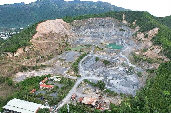 Lâm Đồng: Kiểm tra, xử lý nguy cơ mất an toàn bãi thải, hồ chứa nước trong khu vực mỏ khoáng sản ứng phó bão FENGSHEN Lâm Đồng: Kiểm tra, xử lý nguy cơ mất an toàn bãi thải, hồ chứa nước trong khu vực mỏ khoáng sản ứng phó bão FENGSHEN