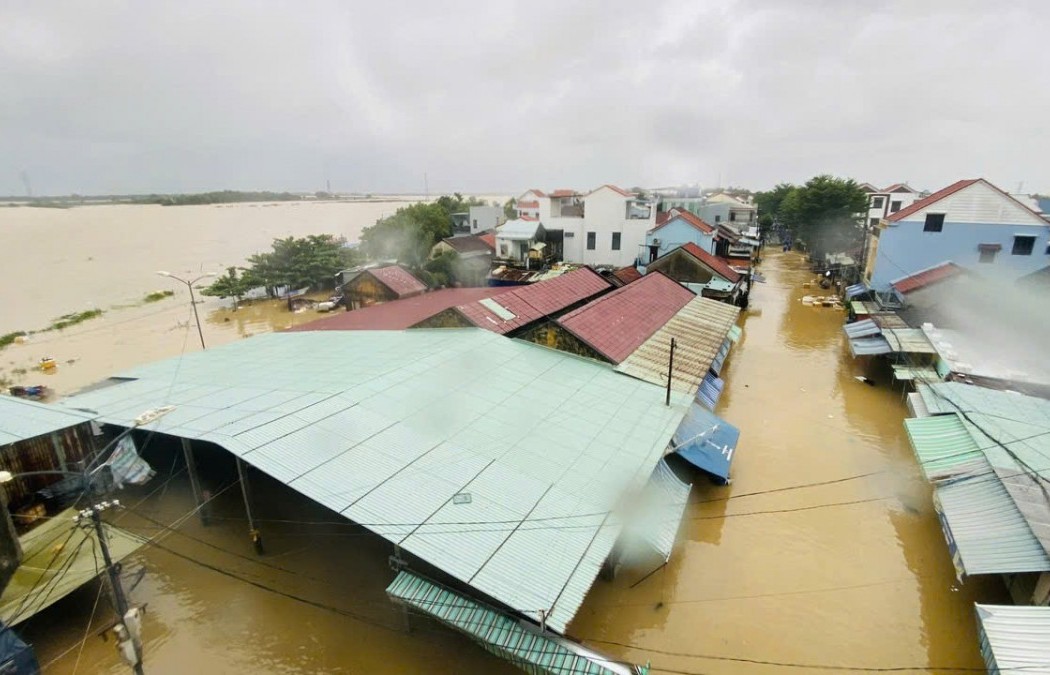 Hai thủy điện xả gần 5.000 m³/giây, cảnh báo ngập lụt hạ du sông Vu Gia - Thu Bồn