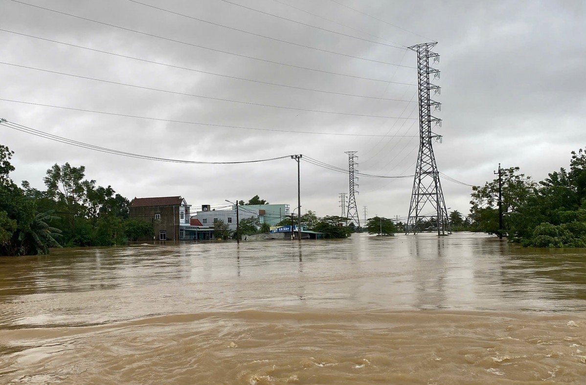 Đà Nẵng: Hơn 65.000 hộ dân ngập nước, hàng nghìn người buộc phải sơ tán khỏi vùng nguy hiểm