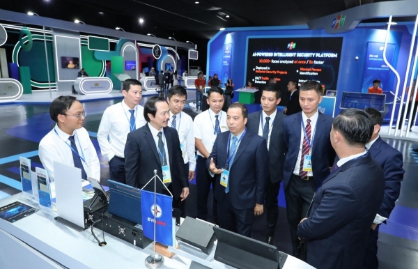 cac dai bieu trong nuoc quoc te tham quan gian trung bay cua evn tai su kien le mo ky cong uoc ha noi cac dai bieu trong nuoc quoc te tham quan gian trung bay cua evn tai su kien le mo ky cong uoc ha noi