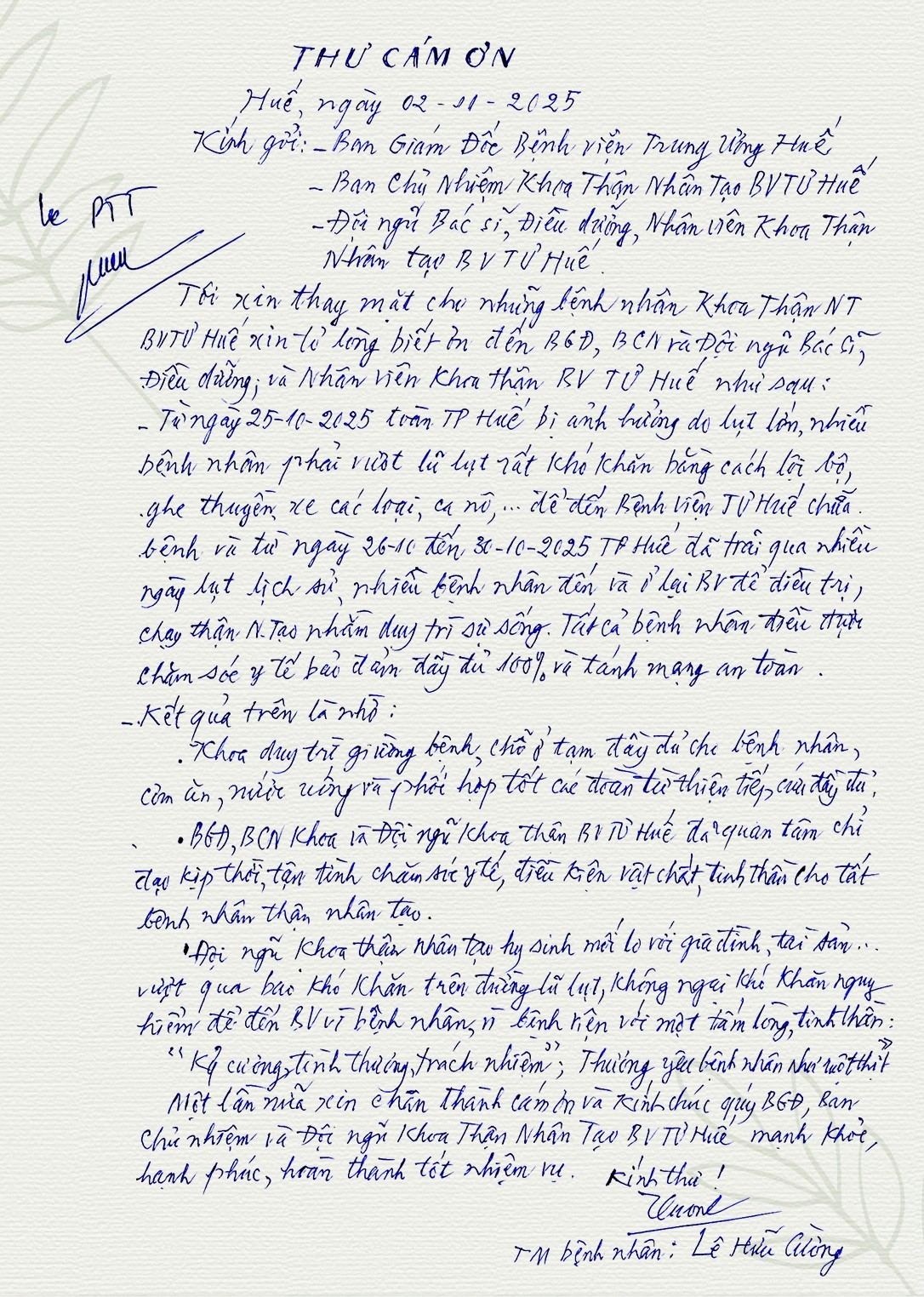 Những chiếc áo blouse trắng không rời bệnh nhân giữa tâm lũ