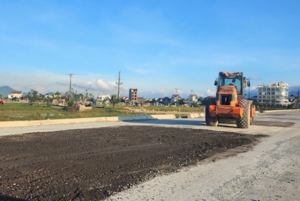 Khẩn trương thi công nâng cấp quốc lộ 1 qua Hà Tĩnh sau lũ